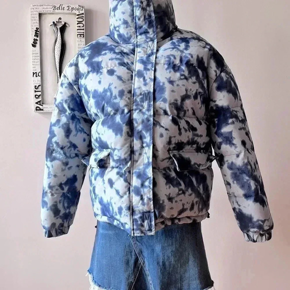 Missguided Women’s Blue Tie Dye Short Puffer Coat Size 2 - Picture 2 of 15